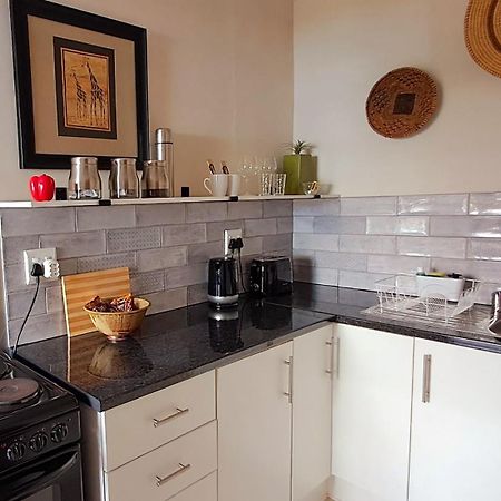 Апартаменты The Vic 1906 Self Catering Units Монтегю Экстерьер фото