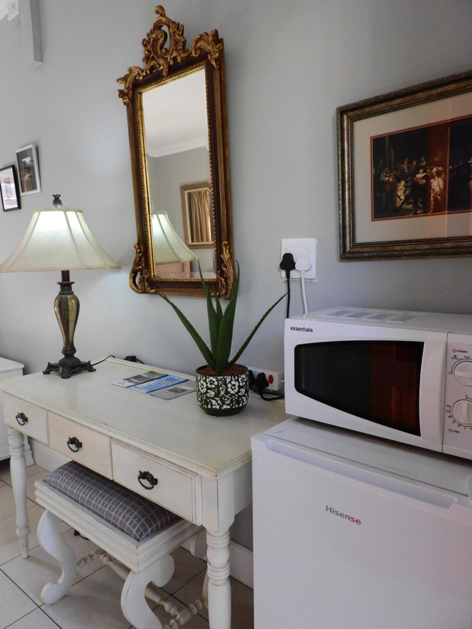 Апартаменты The Vic 1906 Self Catering Units Монтегю Экстерьер фото