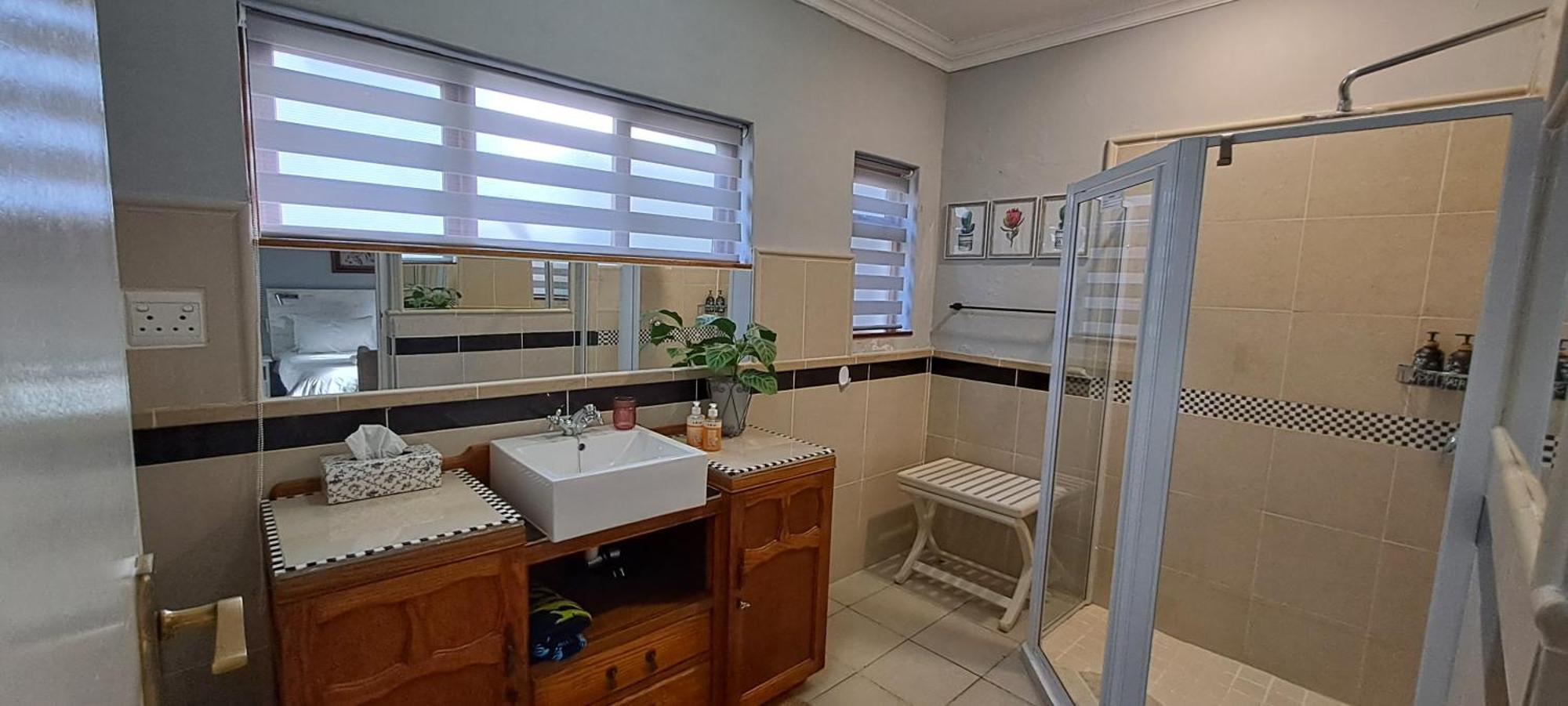 Апартаменты The Vic 1906 Self Catering Units Монтегю Экстерьер фото
